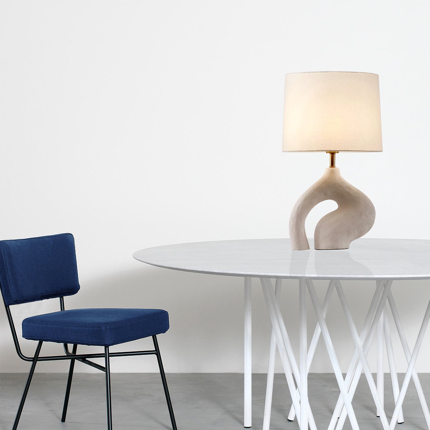 Oblog Loop Table Lamp